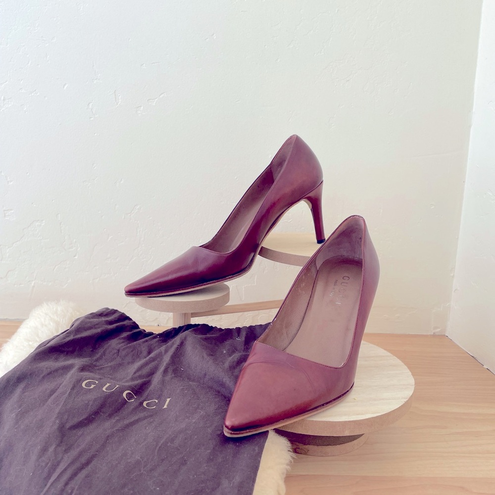Gucci leather pumps with rubberized soles in good condition. Size 7.